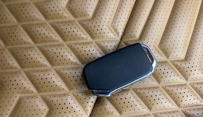 2024 KIA SONET HTX PLUS 1.5 DIESEL IMT, Diesel, Manual, 30,735 km, Key Close Up