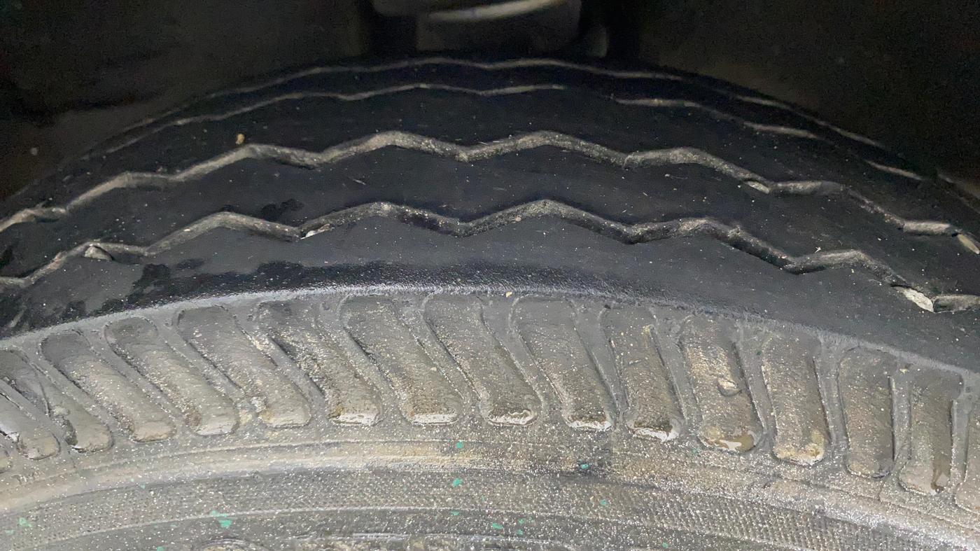 2017 Maruti OMNI E 8 STR, Petrol, Manual, 56,991 km, Right Front Tyre Tread