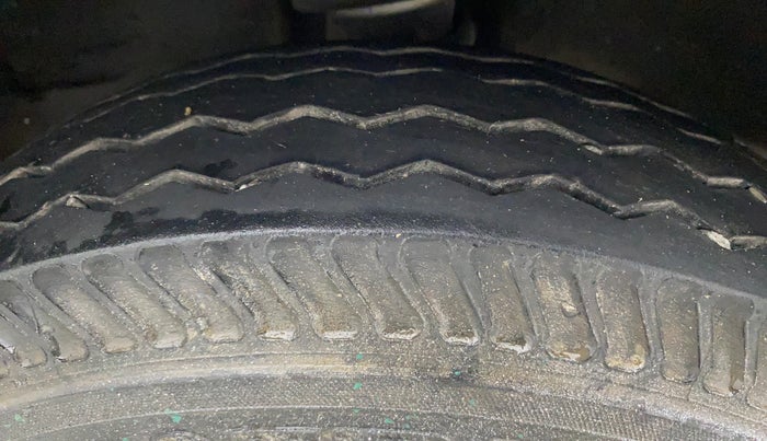 2017 Maruti OMNI E 8 STR, Petrol, Manual, 56,991 km, Right Front Tyre Tread