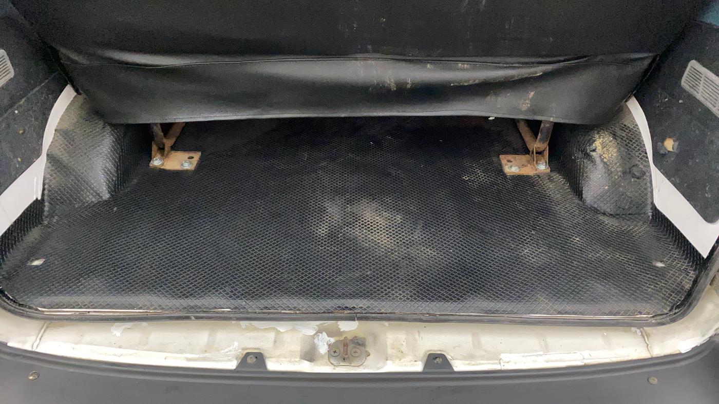 2017 Maruti OMNI E 8 STR, Petrol, Manual, 56,991 km, Boot Inside