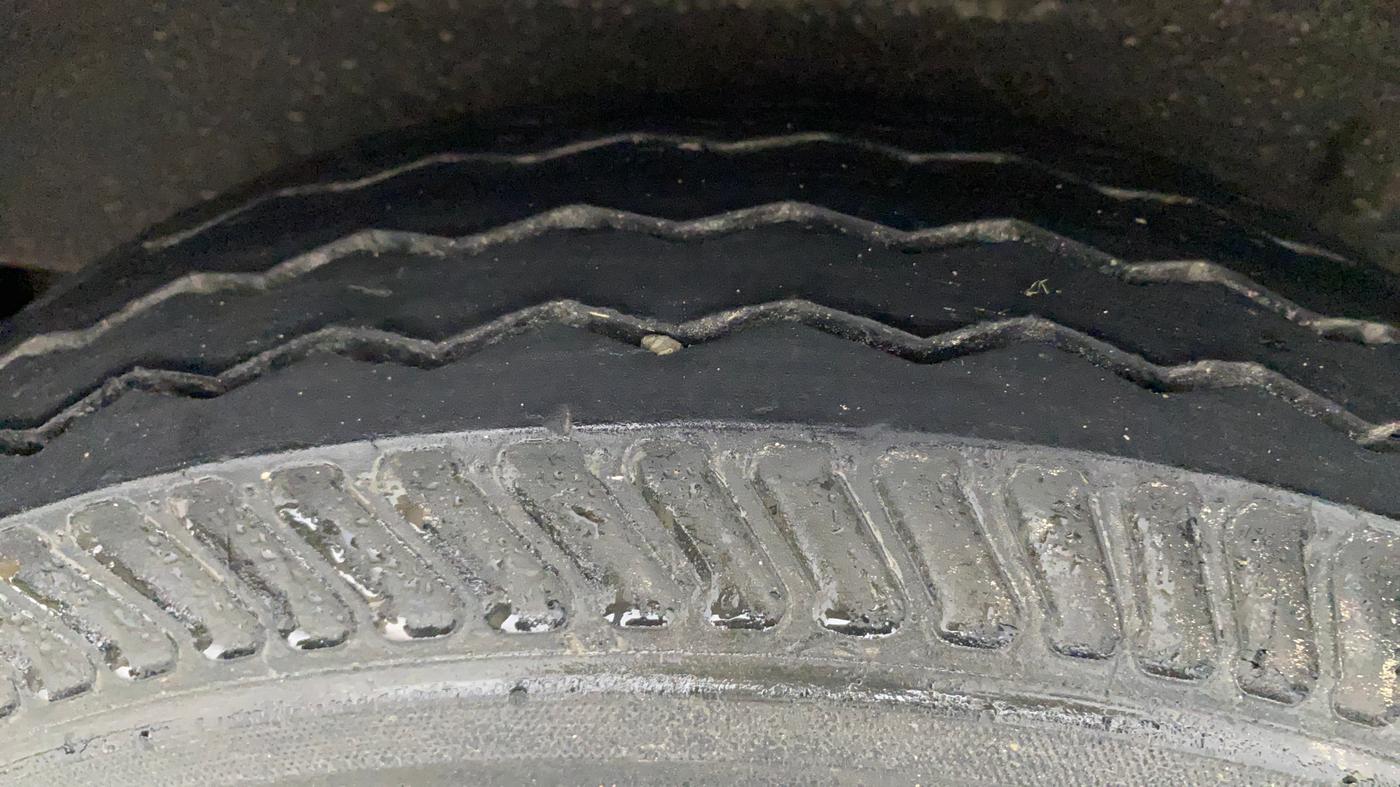2017 Maruti OMNI E 8 STR, Petrol, Manual, 56,991 km, Right Rear Tyre Tread