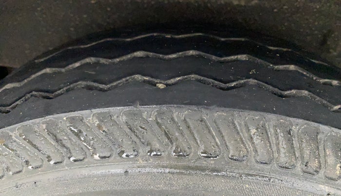 2017 Maruti OMNI E 8 STR, Petrol, Manual, 56,991 km, Right Rear Tyre Tread