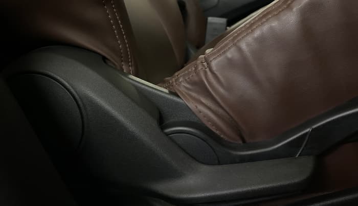 2022 Maruti XL6 ZETA AT, Petrol, Automatic, 58,051 km, Driver Side Adjustment Panel