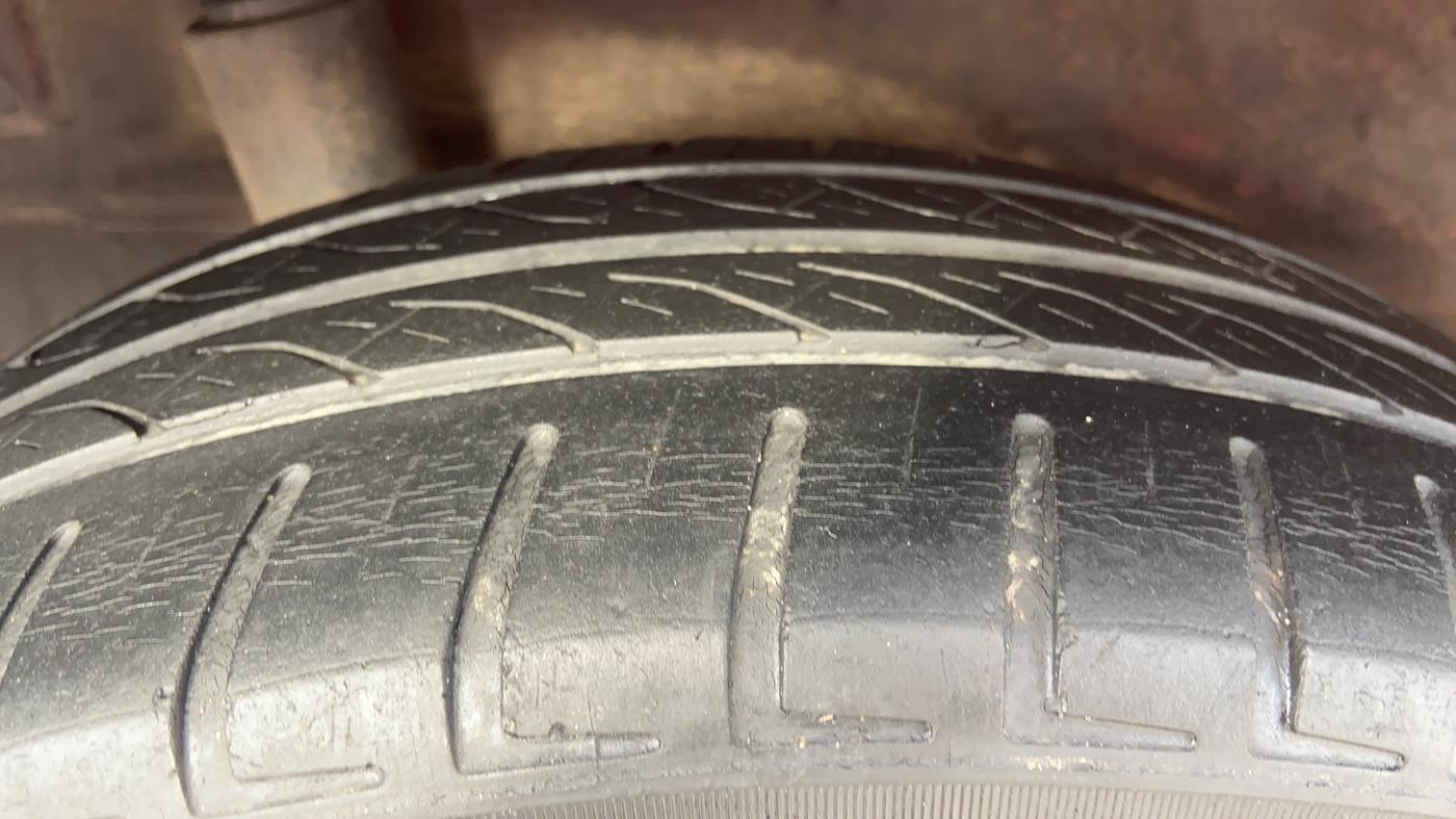 2015 Honda Brio VX AT, Petrol, Automatic, 63,920 km, Right Rear Tyre Tread
