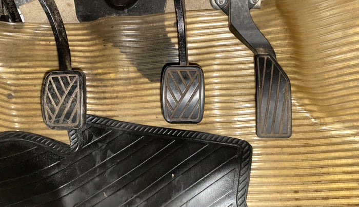 2013 Maruti Ertiga VXI CNG, CNG, Manual, 23,031 km, Pedals