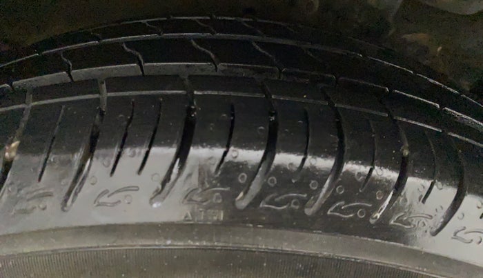 2013 Maruti Ertiga VXI CNG, CNG, Manual, 23,031 km, Right Rear Tyre Tread