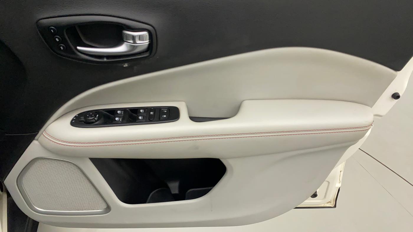 2020 Jeep Compass LIMITED PLUS PETROL AT, Petrol, Automatic, 30,199 km, Driver Side Door Panels Control