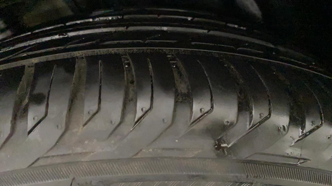 2020 Jeep Compass LIMITED PLUS PETROL AT, Petrol, Automatic, 30,199 km, Right Front Tyre Tread