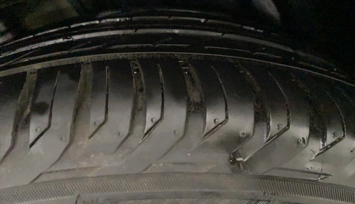 2020 Jeep Compass LIMITED PLUS PETROL AT, Petrol, Automatic, 30,199 km, Right Front Tyre Tread