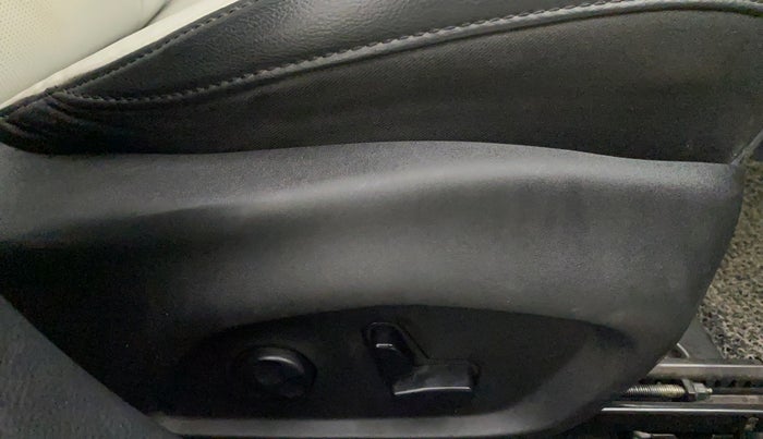 2020 Jeep Compass LIMITED PLUS PETROL AT, Petrol, Automatic, 30,199 km, Driver Side Adjustment Panel