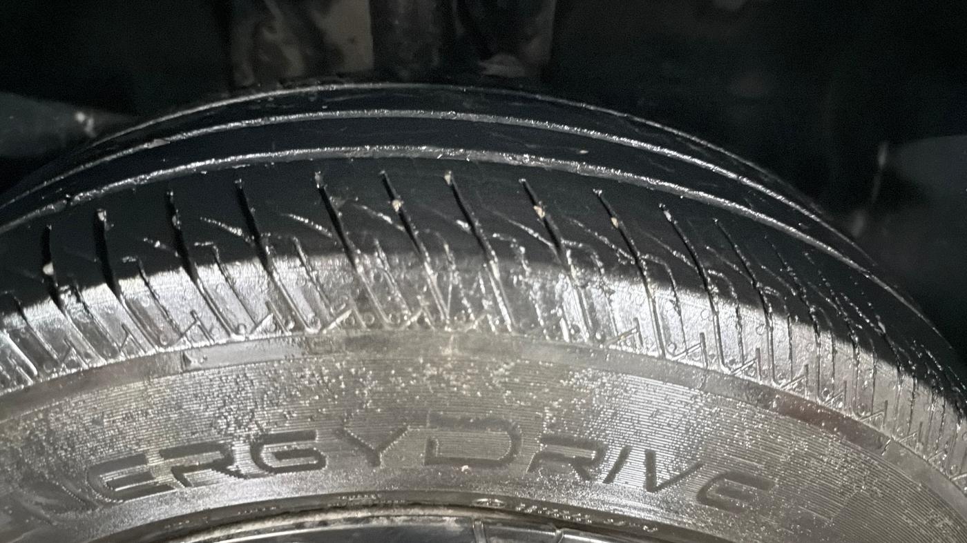 2024 Tata PUNCH ADVENTURE RHYTHM CNG MT, CNG, Manual, 50,048 km, Right Front Tyre Tread