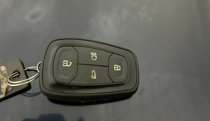 2024 Tata TIGOR XZ PLUS CNG, CNG, Manual, 13,429 km, Key Close Up