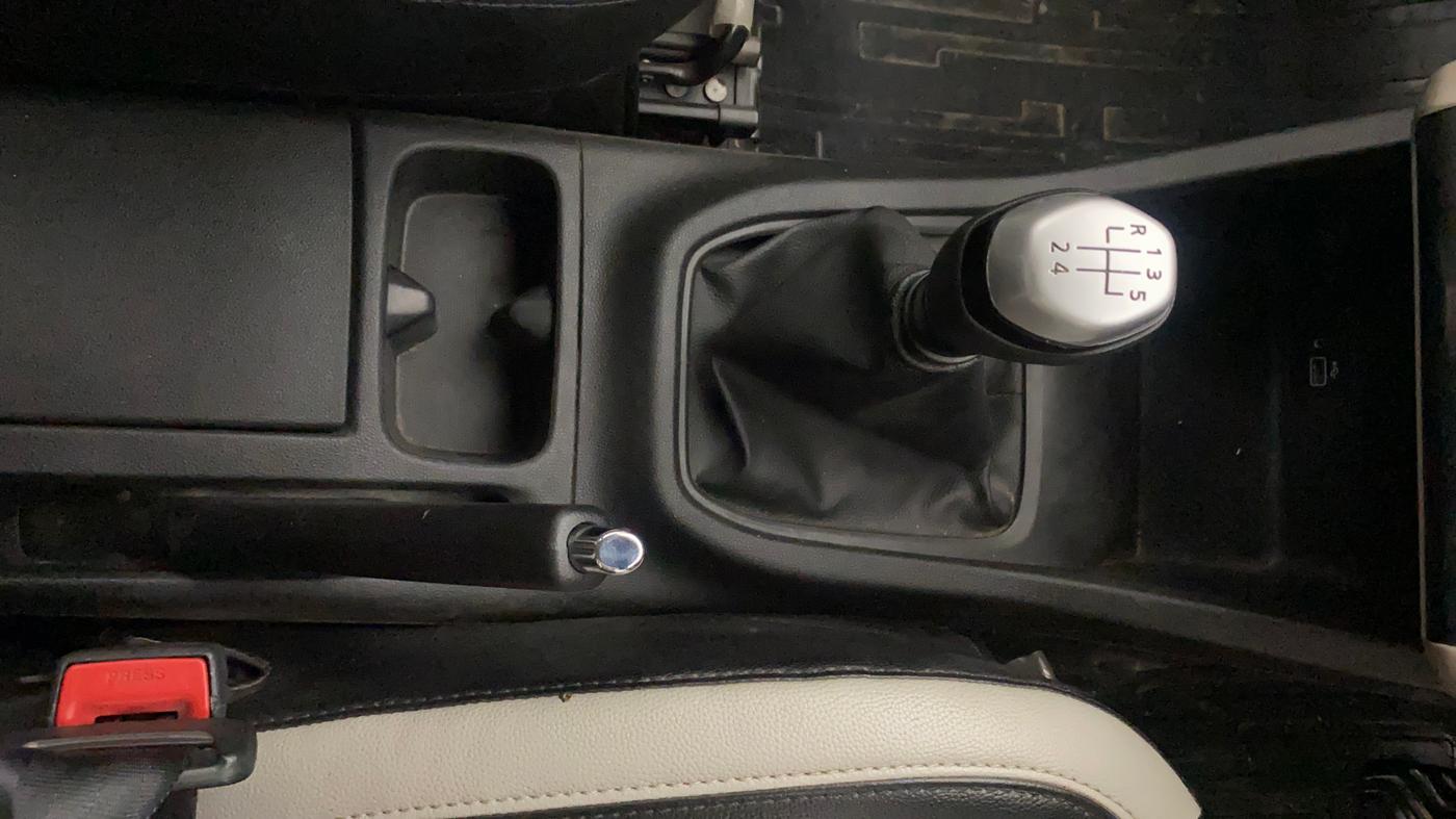 2019 Renault TRIBER RXZ, Petrol, Manual, 51,651 km, Gear Lever