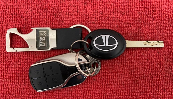 2022 Tata PUNCH PURE MT, Petrol, Manual, 1,889 km, Key Close Up