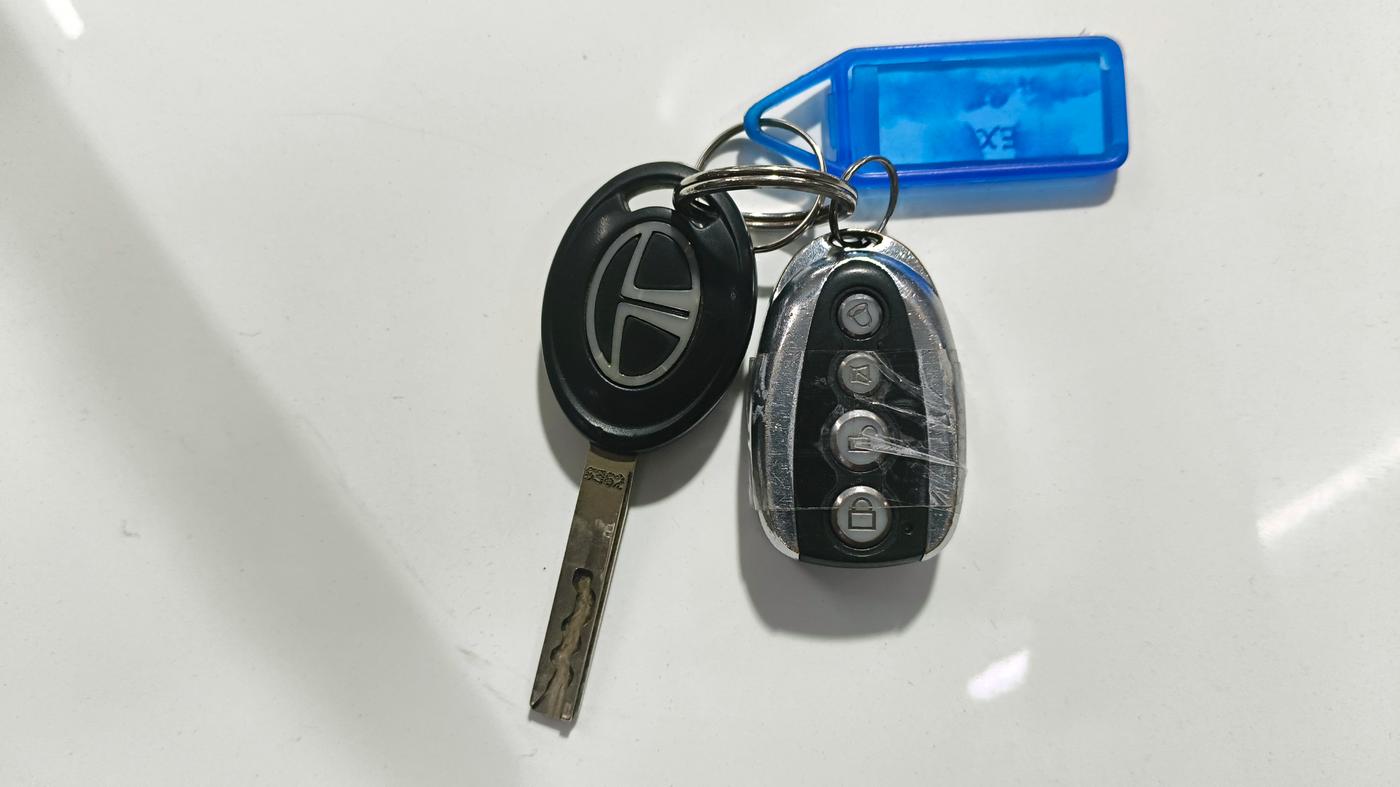 2023 Tata NEXON XE PETROL, Petrol, Manual, 34,899 km, Key Close Up