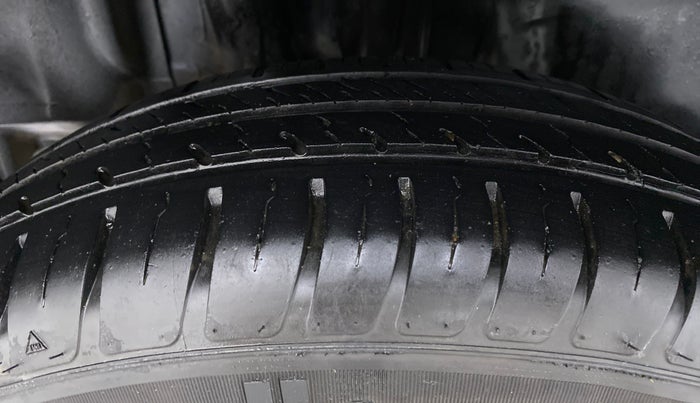2020 Maruti Swift VXI, Petrol, Manual, 40,573 km, Right Rear Tyre Tread