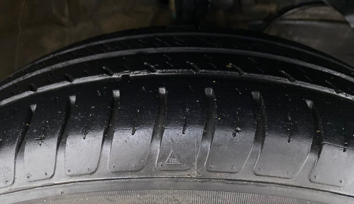 2020 Maruti Swift VXI, Petrol, Manual, 40,573 km, Right Front Tyre Tread