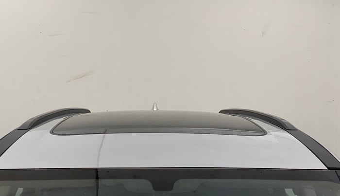 2022 Mahindra XUV700 AX 5 P AT 5 STR, Petrol, Automatic, 28,300 km, Moonroof/ Sunroof