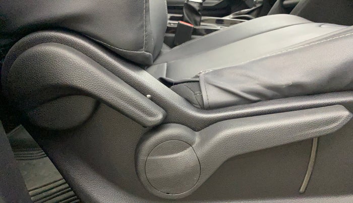 2022 Mahindra XUV700 AX 5 P AT 5 STR, Petrol, Automatic, 28,300 km, Driver Side Adjustment Panel