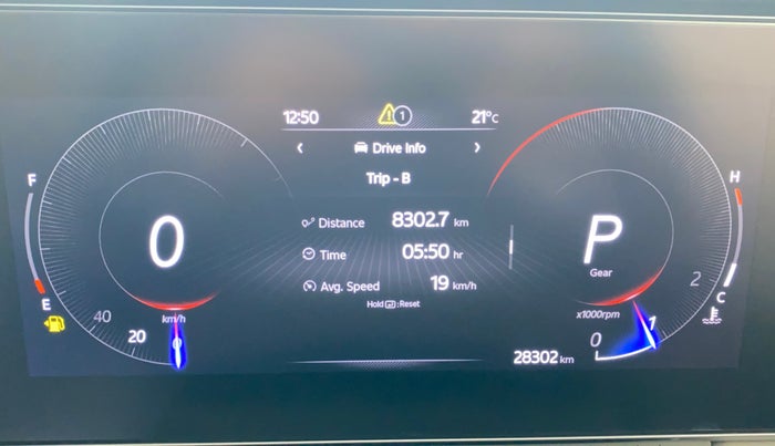 2022 Mahindra XUV700 AX 5 P AT 5 STR, Petrol, Automatic, 28,300 km, Odometer Image