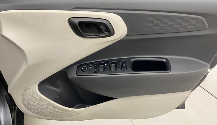 2022 Hyundai AURA S 1.2 CNG, CNG, Manual, 19,113 km, Driver Side Door Panels Control