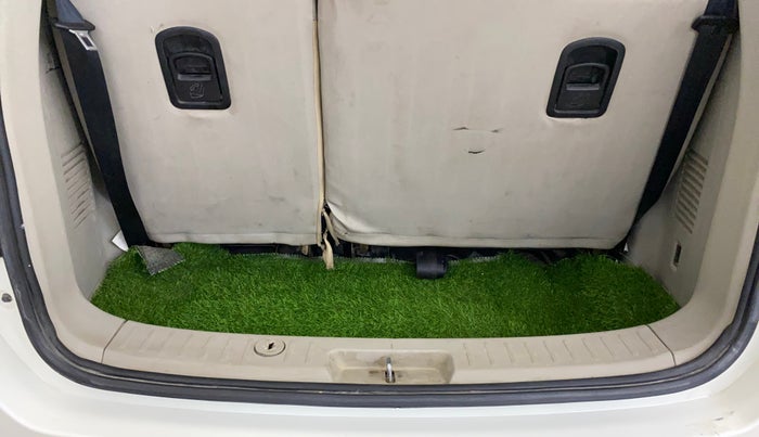 2018 Mahindra MARAZZO M6 7 STR, Diesel, Manual, 58,406 km, Boot Inside