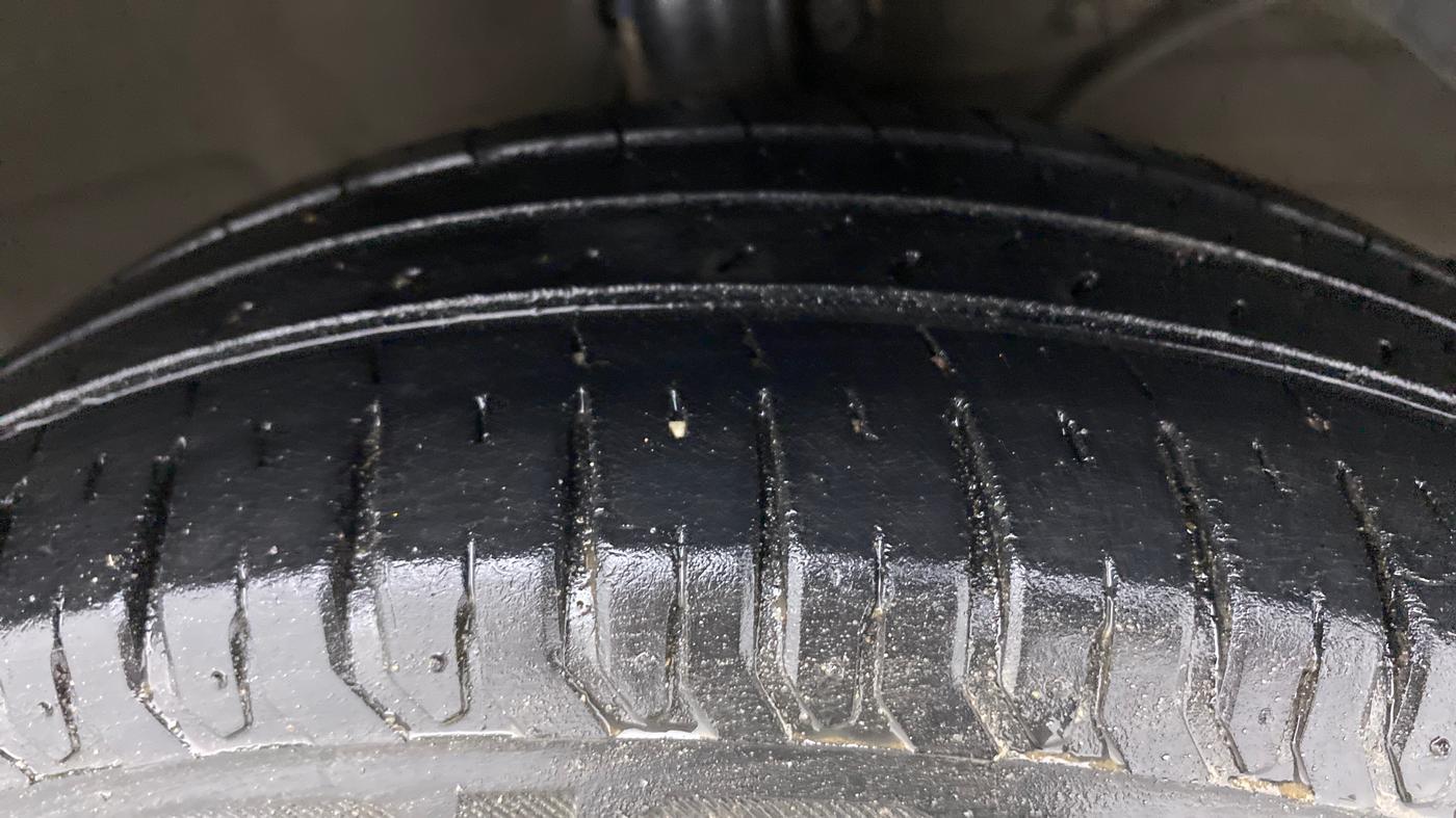 2018 Maruti Ertiga VXI SHVS, Petrol, Manual, 40,032 km, Right Front Tyre Tread