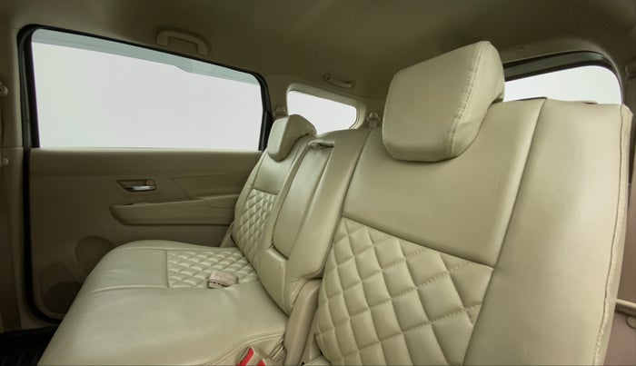 2018 Maruti Ertiga VXI SHVS, Petrol, Manual, 40,032 km, Right Side Rear Door Cabin