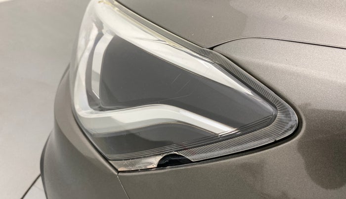 2018 Maruti Ertiga VXI SHVS, Petrol, Manual, 40,032 km, Left headlight - Minor damage