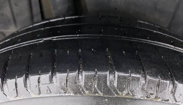2018 Maruti Ertiga VXI SHVS, Petrol, Manual, 40,032 km, Right Rear Tyre Tread