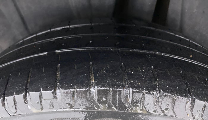 2018 Maruti Ertiga VXI SHVS, Petrol, Manual, 40,032 km, Left Rear Tyre Tread