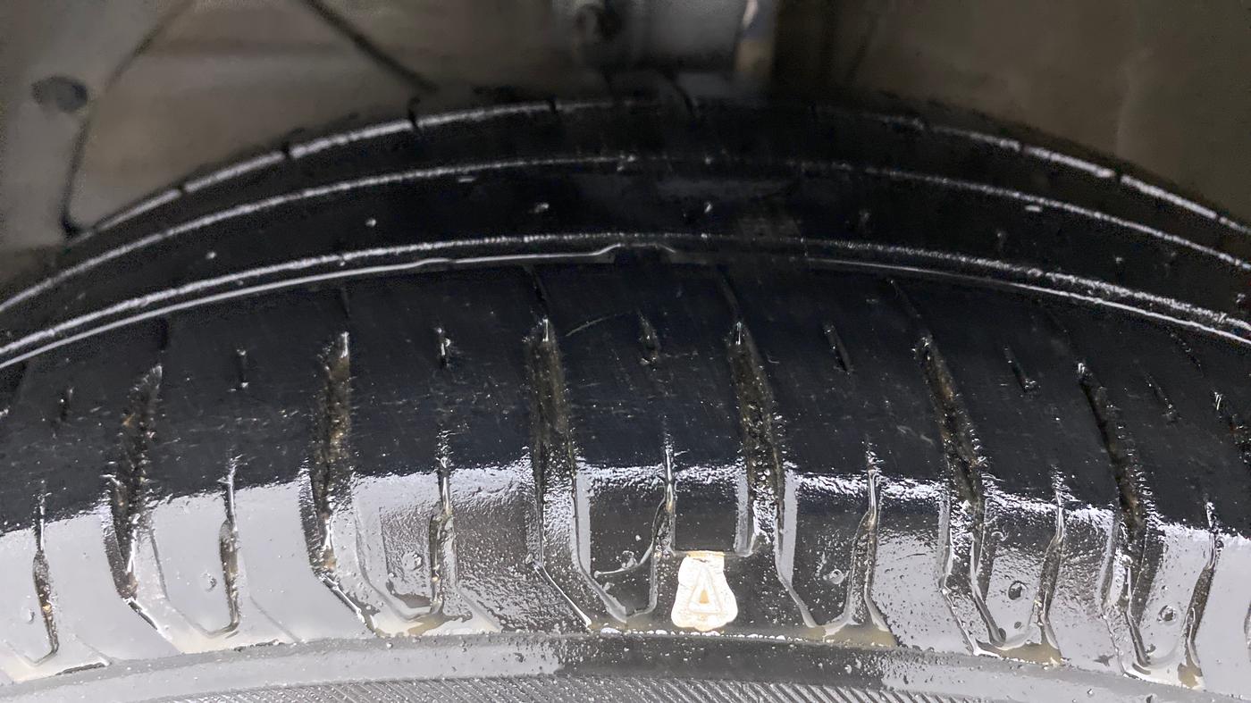 2018 Maruti Ertiga VXI SHVS, Petrol, Manual, 40,032 km, Left Front Tyre Tread