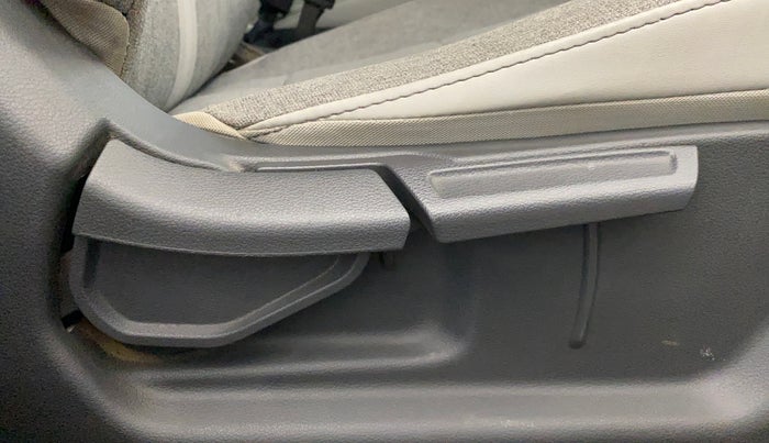 2022 Hyundai GRAND I10 NIOS SPORTZ 1.2 KAPPA VTVT CNG, CNG, Manual, 71,430 km, Driver Side Adjustment Panel