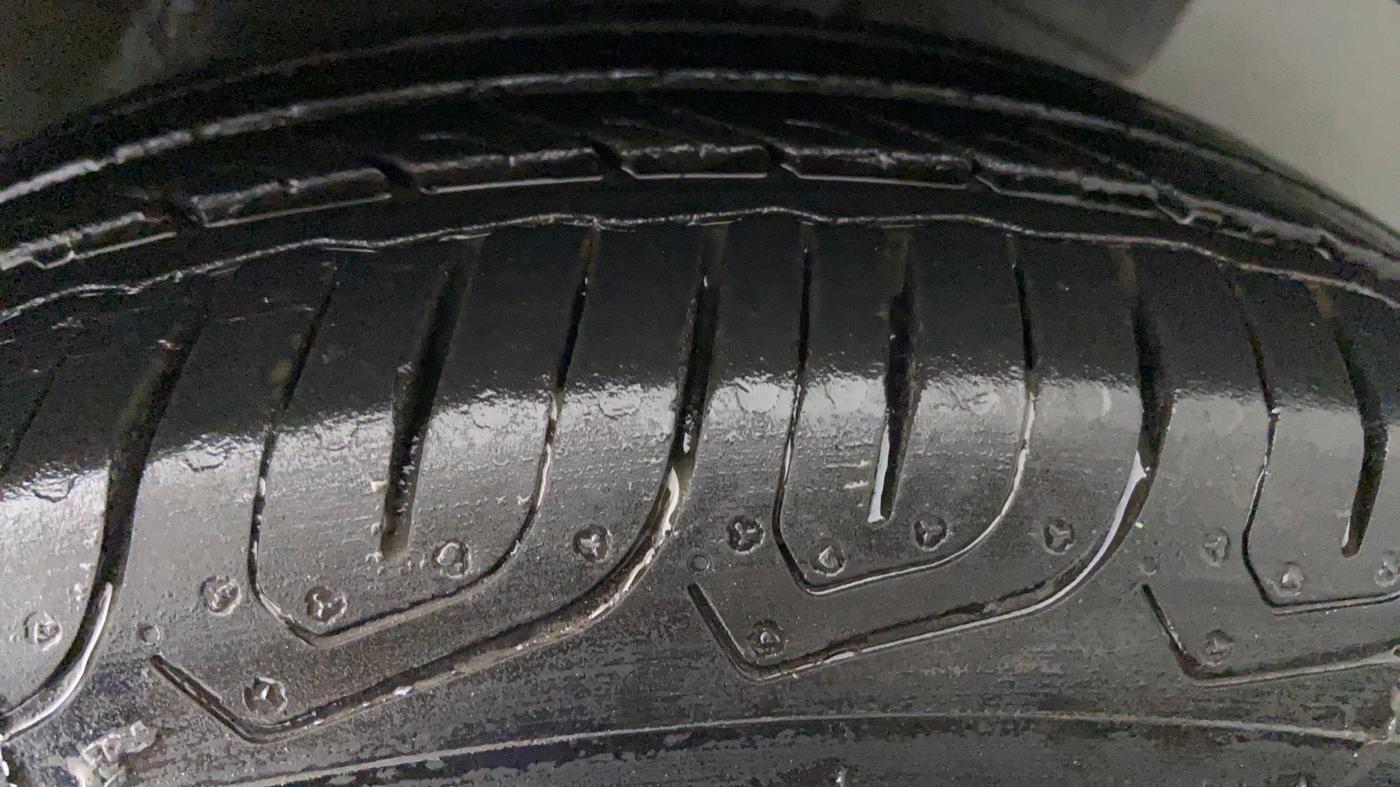 2013 Maruti Ritz ZXI, Petrol, Manual, 28,501 km, Left Rear Tyre Tread