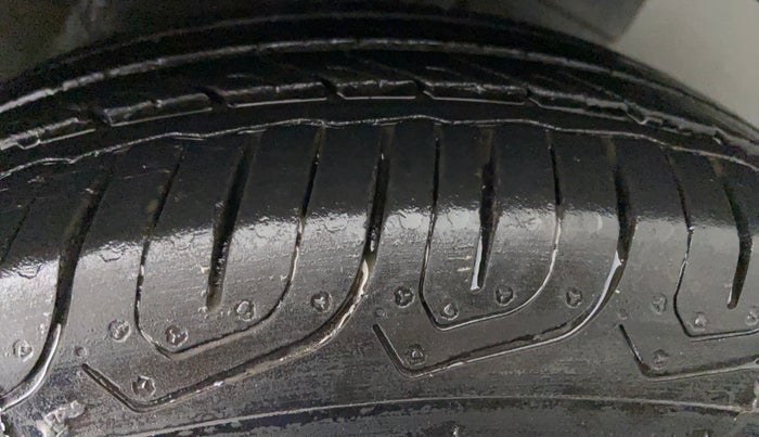 2013 Maruti Ritz ZXI, Petrol, Manual, 28,501 km, Left Rear Tyre Tread