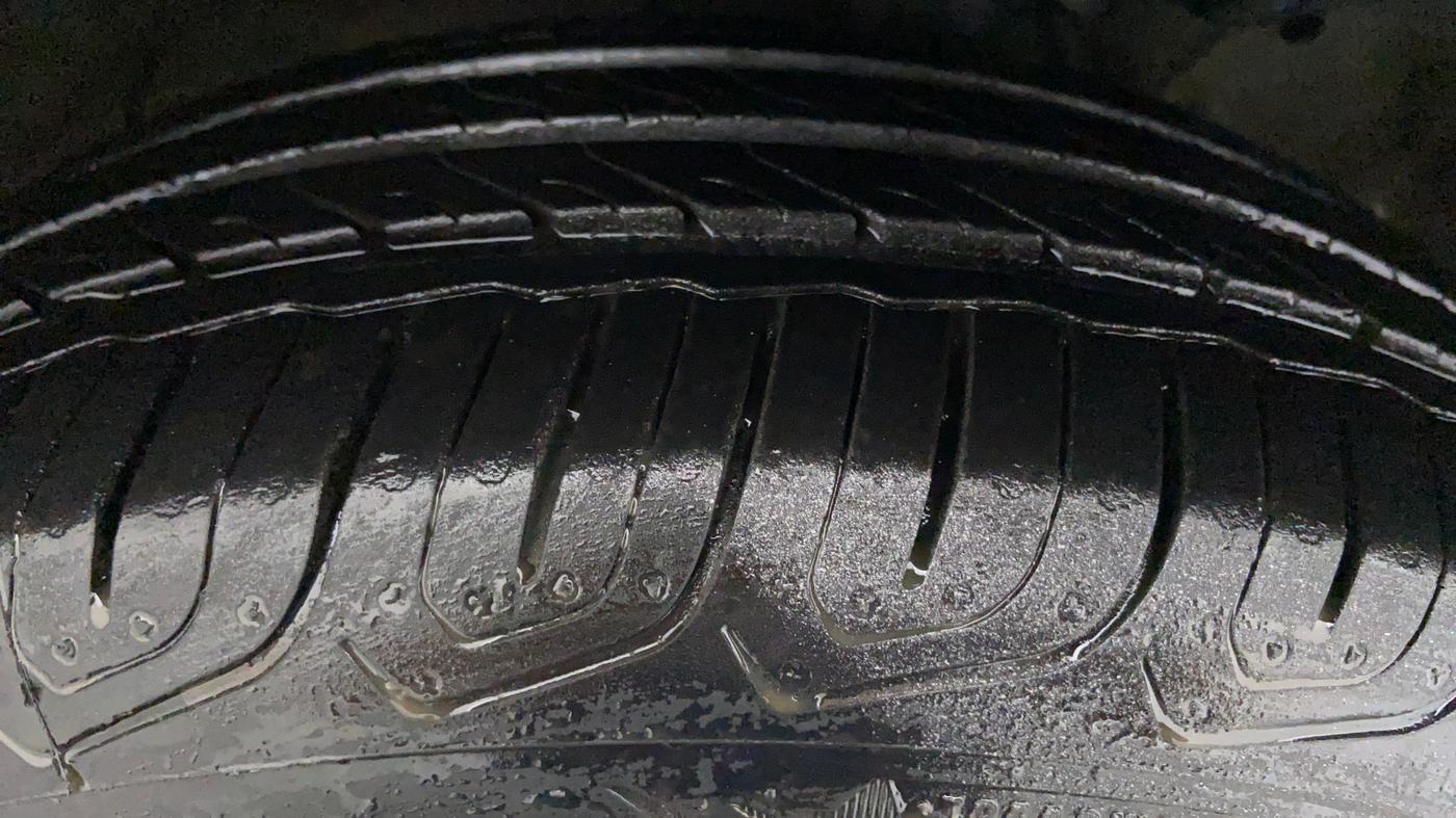 2013 Maruti Ritz ZXI, Petrol, Manual, 28,501 km, Right Rear Tyre Tread