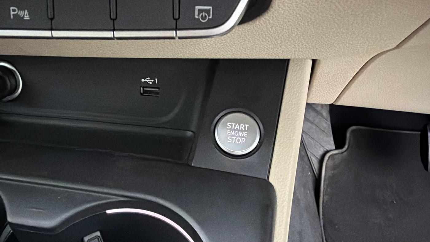 2022 Audi A4 40 TFSI  PREMIUM PLUS, Petrol, Automatic, 42,960 km, Keyless Start/ Stop Button