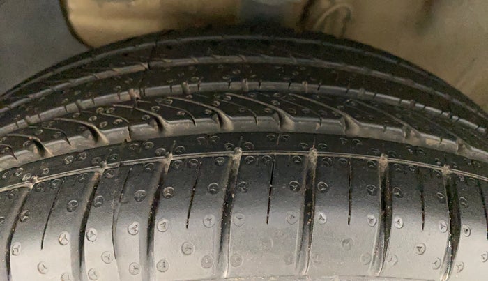 2018 Hyundai Elite i20 ASTA 1.2 (O), Petrol, Manual, 65,015 km, Left Front Tyre Tread