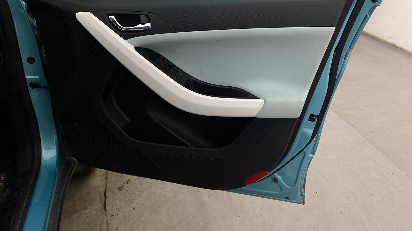 2024 Tata NEXON CREATIVE + SUNROOF 1.2 PETROL, Petrol, Manual, 32,842 km, Driver Side Door Panels Control