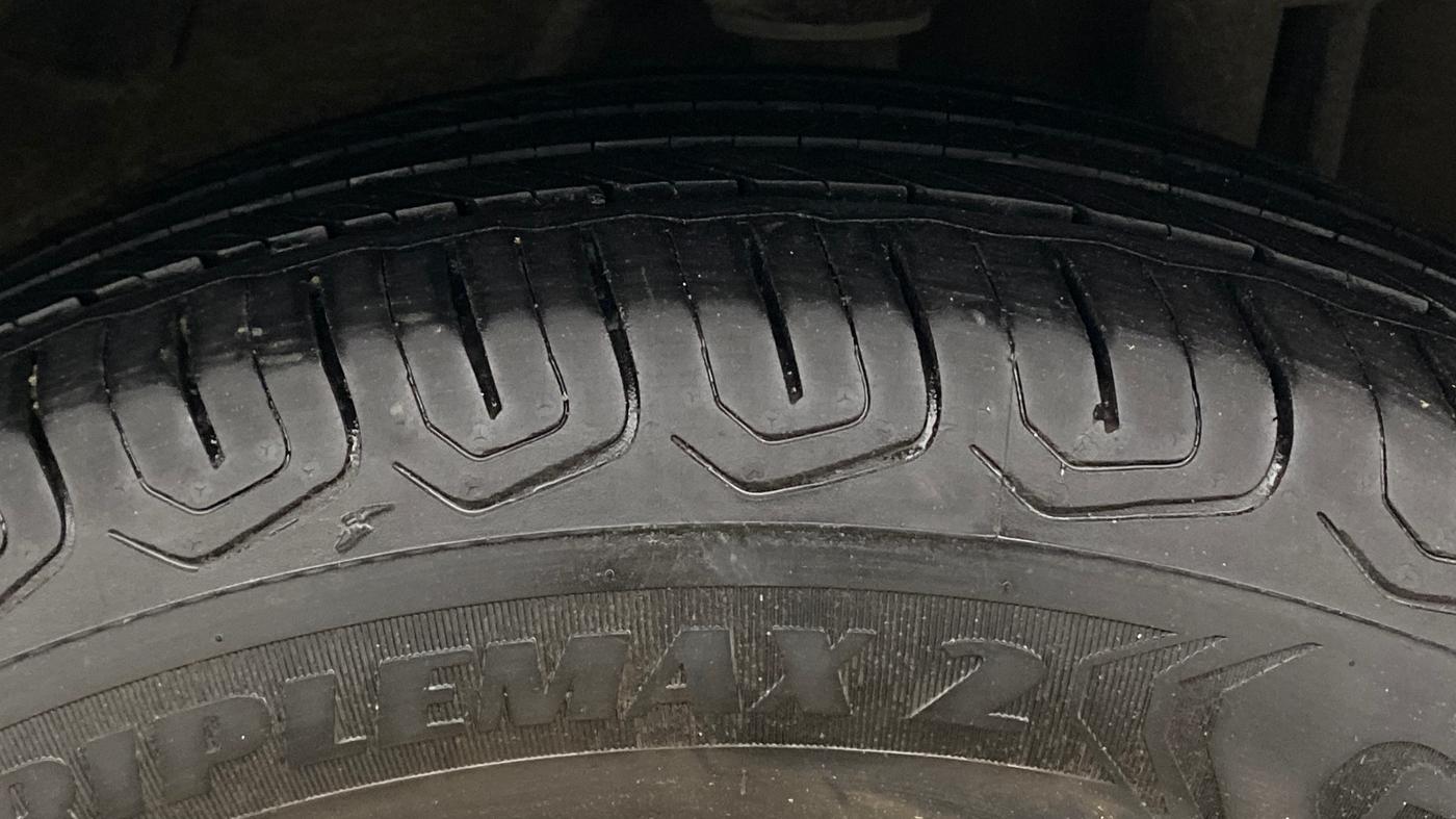 2024 Tata NEXON CREATIVE + SUNROOF 1.2 PETROL, Petrol, Manual, 32,842 km, Left Rear Tyre Tread