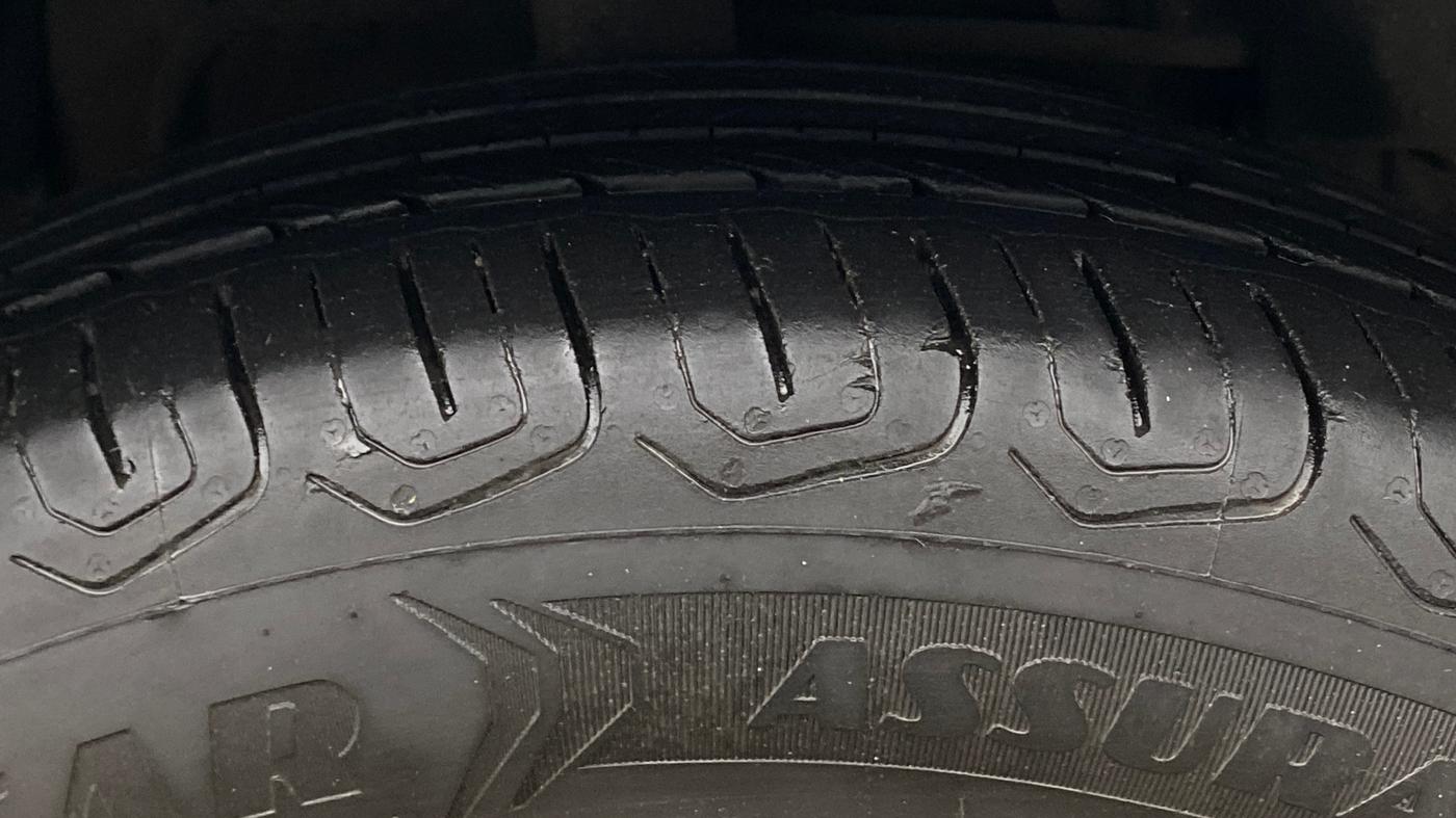 2024 Tata NEXON CREATIVE + SUNROOF 1.2 PETROL, Petrol, Manual, 32,842 km, Right Front Tyre Tread