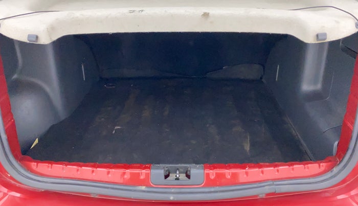 2014 Renault Duster RXL PETROL 104, Petrol, Manual, 54,913 km, Boot Inside
