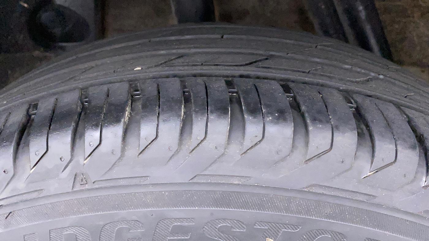 2014 Renault Duster RXL PETROL 104, Petrol, Manual, 54,913 km, Right Rear Tyre Tread