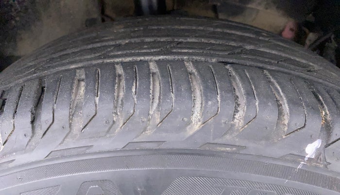 2014 Renault Duster RXL PETROL 104, Petrol, Manual, 54,913 km, Right Front Tyre Tread