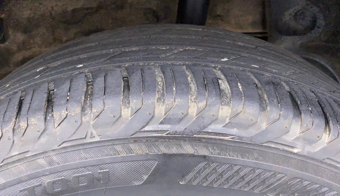 2014 Renault Duster RXL PETROL 104, Petrol, Manual, 54,913 km, Left Rear Tyre Tread