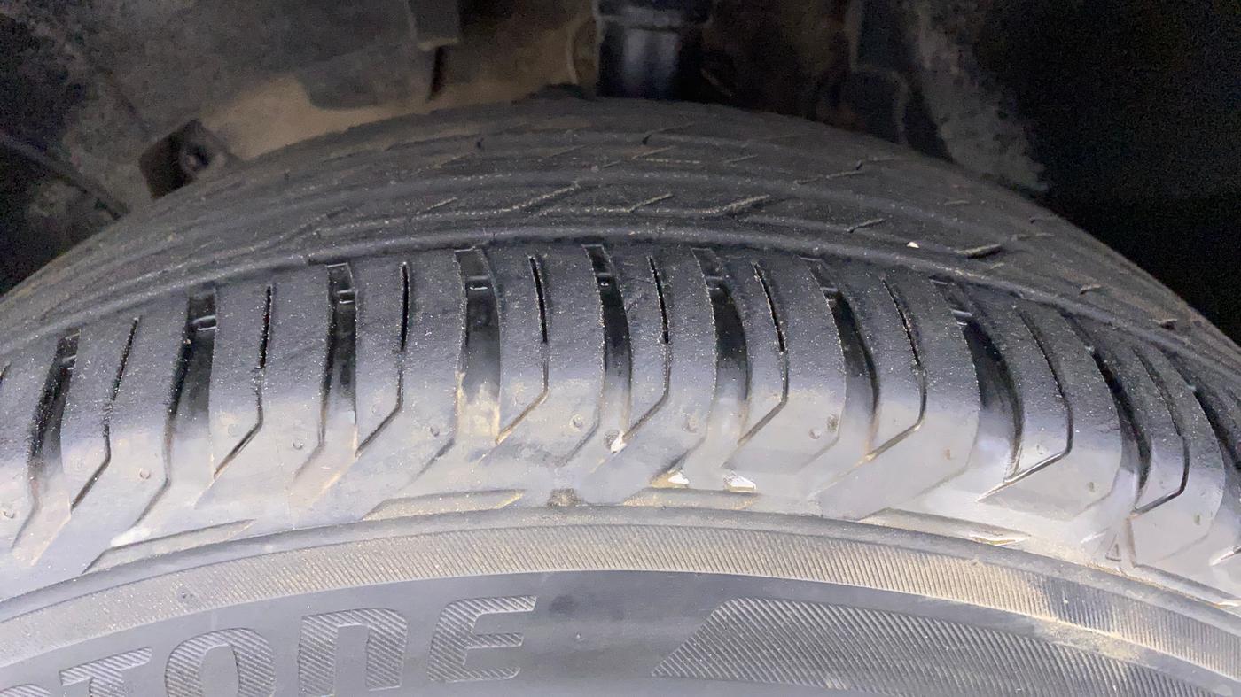 2014 Renault Duster RXL PETROL 104, Petrol, Manual, 54,913 km, Left Front Tyre Tread