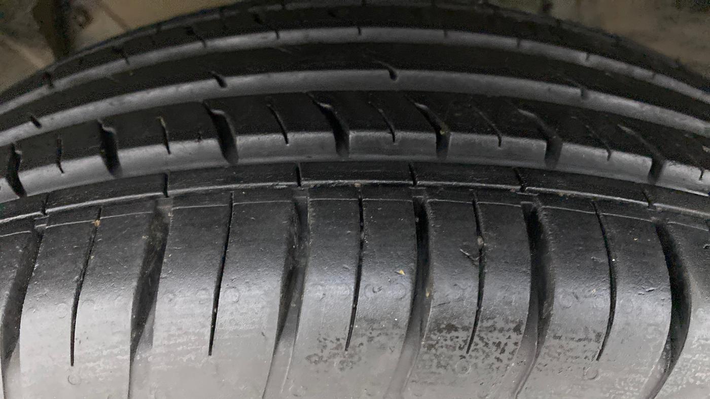 2021 Renault Duster RXZ CVT 1.3 TURBO, Petrol, Automatic, 8,155 km, Left Front Tyre Tread
