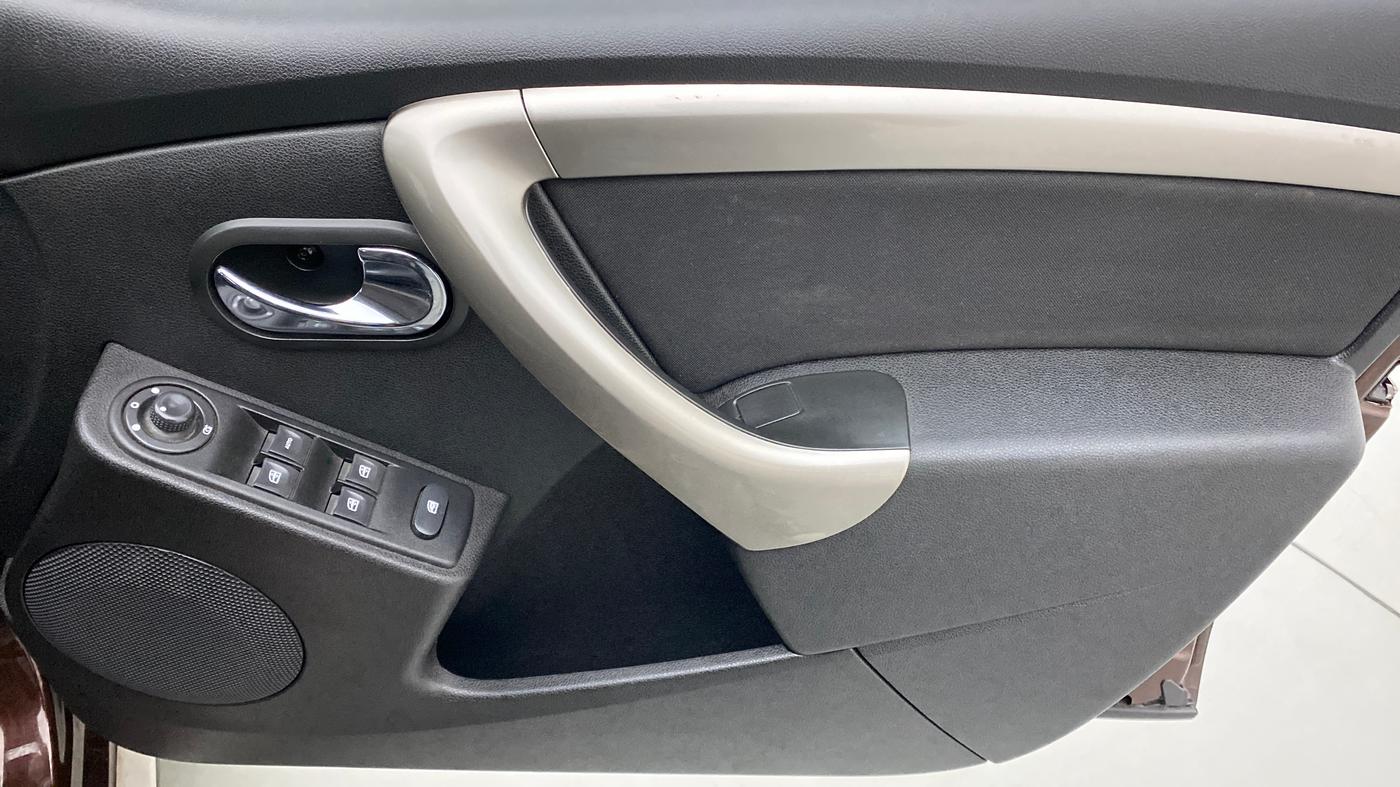 2021 Renault Duster RXZ CVT 1.3 TURBO, Petrol, Automatic, 8,155 km, Driver Side Door Panels Control