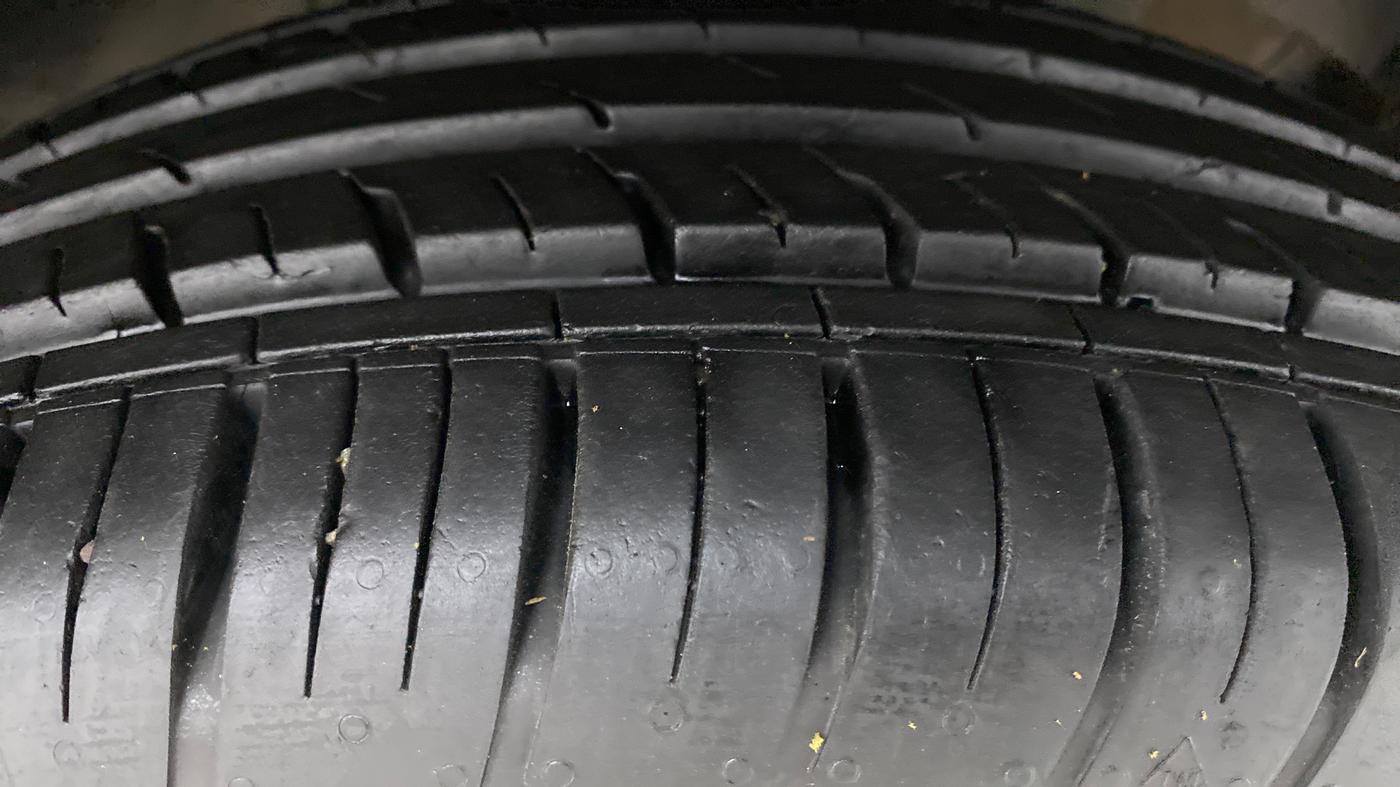 2021 Renault Duster RXZ CVT 1.3 TURBO, Petrol, Automatic, 8,155 km, Right Front Tyre Tread