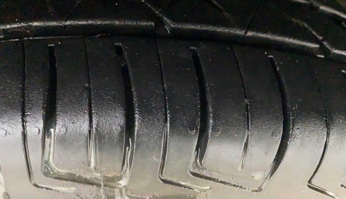 2019 Renault Kwid RXT 1.0 AMT (O), Petrol, Automatic, 70,118 km, Left Front Tyre Tread